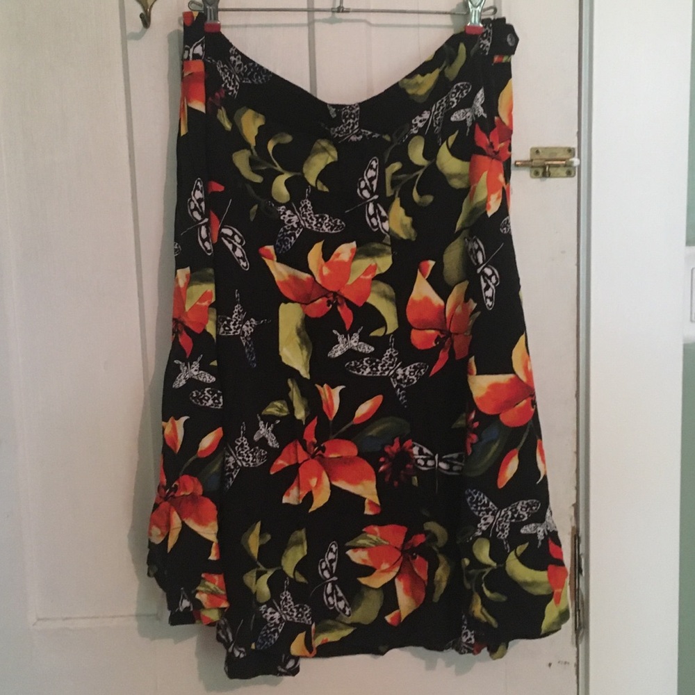🧶 3/$18 tropical midi skirt. Lily butterfly print
